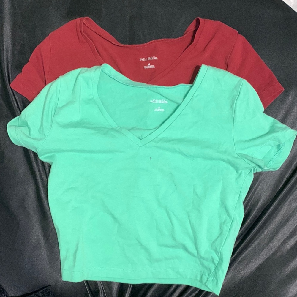 2PCS Red and Green Cropped tees